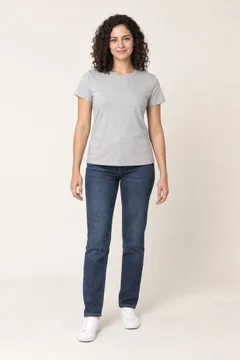 Shopper in a gray T-shirt and jeans